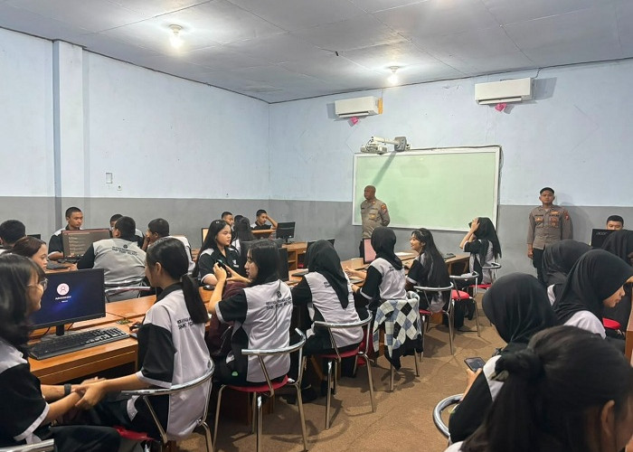 Polres Blitar Sosialisasikan Pemanfaatan AI dengan Bijak kepada Pelajar SMK PGRI Wlingi