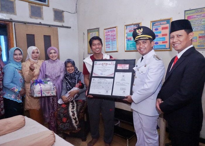 Pimpin Upacara HUT RI, Mas Adi Beri Beri Remisi dan Hadiah buat Bayi yang Lahir di Hari Kemerdekaan