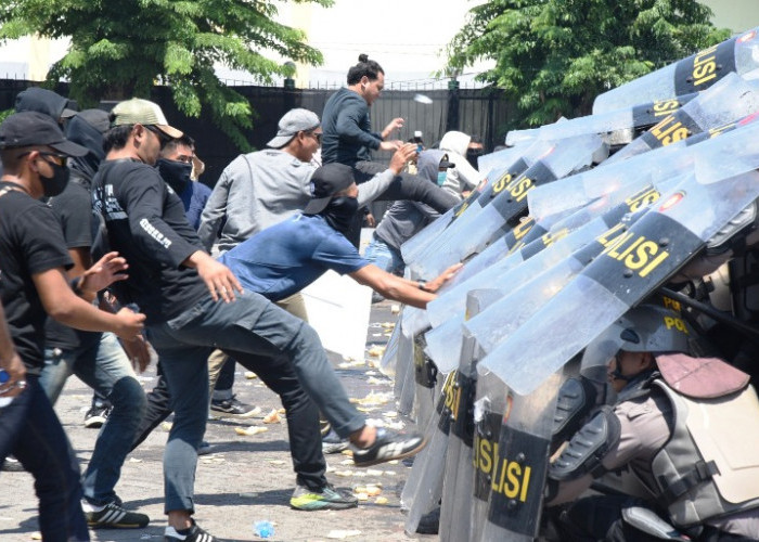 Polda Jatim Gelar Simulasi Sispamkota di GOR Sidoarjo, Latih Kesiapsiagaan Hadapi Kerusuhan