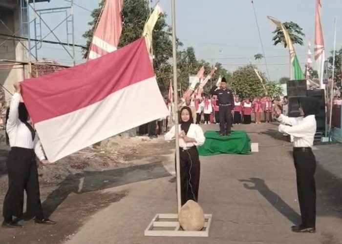 Warga Kupangbader Sidoarjo Gelar Upacara HUT RI dengan Busana Pejuang Tempo Doeloe