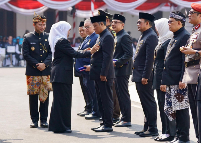 Kawal Bansos Tepat Sasaran, Ketua IKA-PMII Mojokerto Hidayat Terima Lencana Emas Jer Basuki Mawa Beya