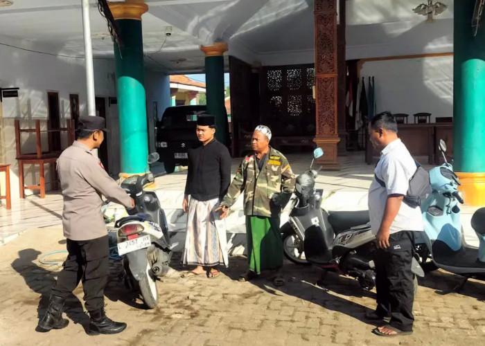 Motor Mahasiswa KKN Raib di Halaman Balai Desa Rejosalam