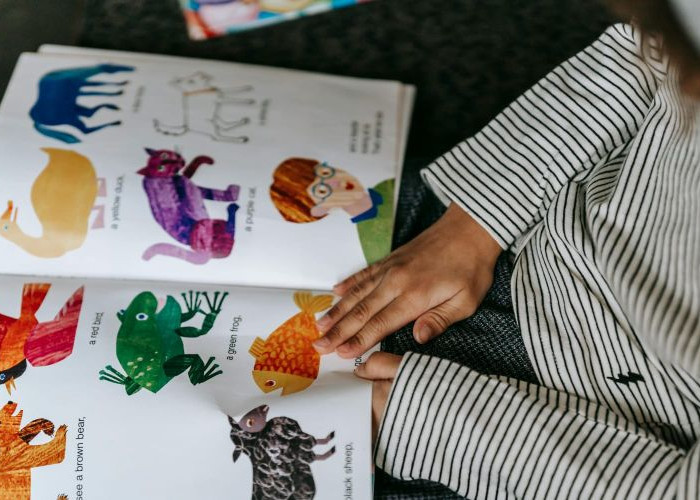 Hari Buku Anak Sedunia: Cara Simpel Tingkatkan Minat Literasi Anak Sejak Dini