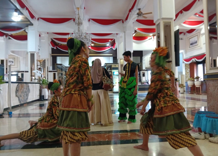 Merawat Mata Air Lewat  Tari Sumbermaron, SMAN 8 Kota Malang Gebrak SFF 2026