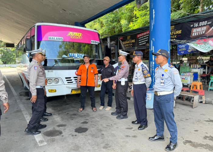 Satlantas Polres Kediri Kota Inspeksi Bus Jelang Nataru, Pastikan Armada Laik Jalan