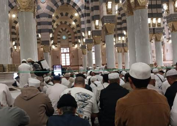 Menembus Atmosfer Keimanan di Raudhah, Isak Tangis Jemaah Bakkah Travel Pecah di Taman Surga
