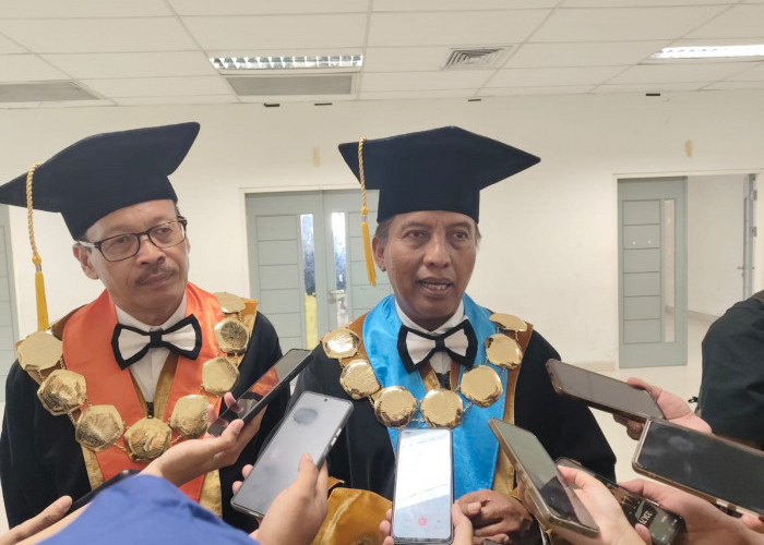 Tekan Pengangguran Sarjana, Lulusan Unesa Langsung Terima Ijazah Usai Wisuda