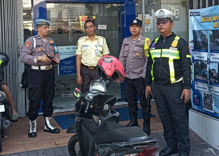 Antisipasi Kejahatan Jalanan, Polsek Sukomanunggal Pertajam Patroli Dialogis di Objek Vital