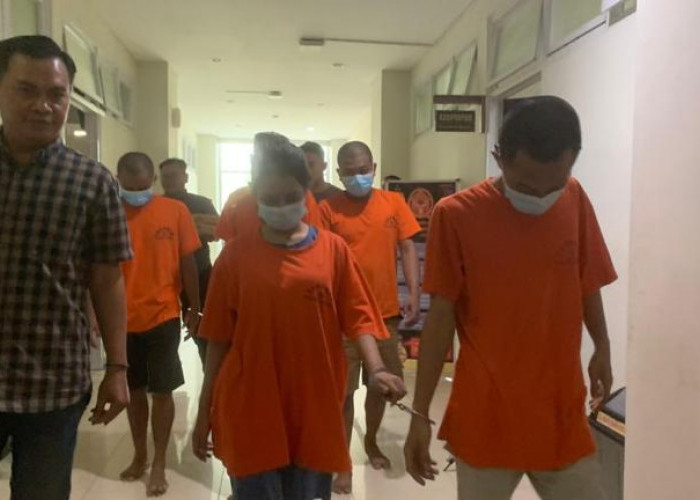 Polisi Bekuk 5 Orang Sindikat Pengedar Sabu di Gresik Utara, Libatkan Sejoli yang Masih Berpacaran