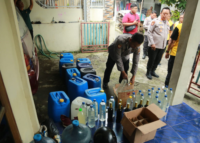 Jelang Puasa, Polsek Taman Kota Madiun Ringkus Pengepul Miras