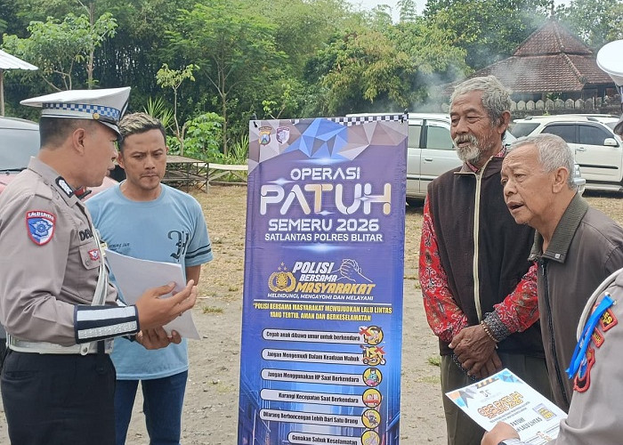 Satlantas Polres Blitar Edukasi Warga Kesamben, Tekankan Keselamatan Berlalu Lintas
