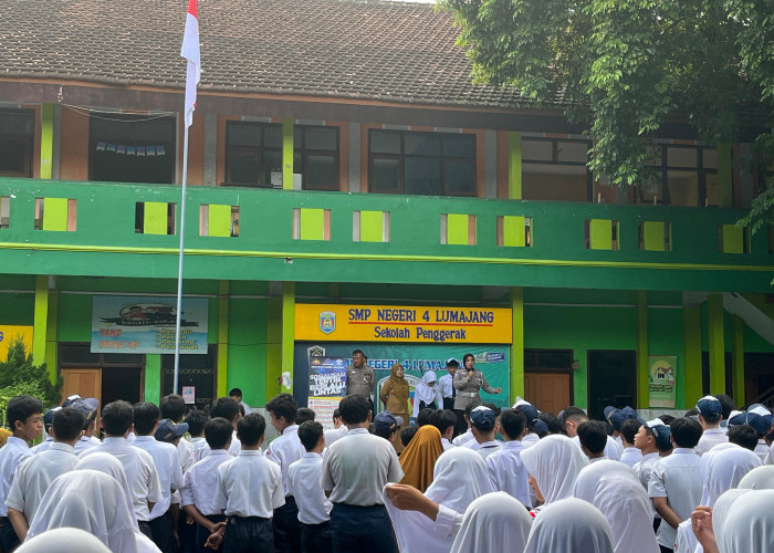 Sosialisasi di SMPN 4 Lumajang, Kasatlantas: Pelajar Harus Tertib Berlalulintas