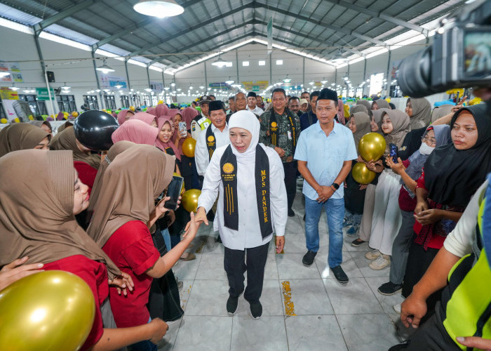 Khofifah Dinobatkan sebagai Ibunya Pekerja SKT, Dorong Maksimalkan Tenaga Kerja Perempuan