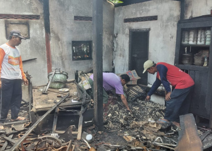 Rumah Kakek di Madiun Ludes Terbakar, Uang Rp. 20 Juta Amblas