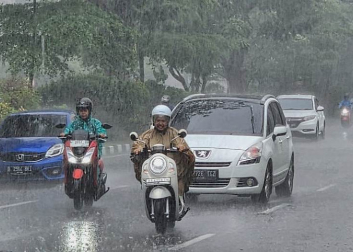 Cuaca Ekstrem Jatim Dipicu Gelombang Atmosfer Low Frequency