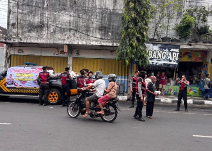  Program Padi Sawangi, 100 Nasi Kotak Dibagikan Sat Samapta Polres Lumajang