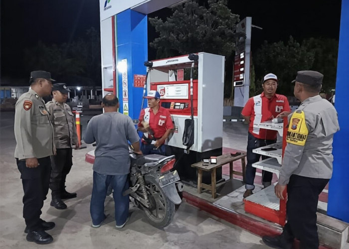 Patroli Malam SPBU dan Pos Kamling, Polsek Padas Perkuat Keamanan di Ngawi