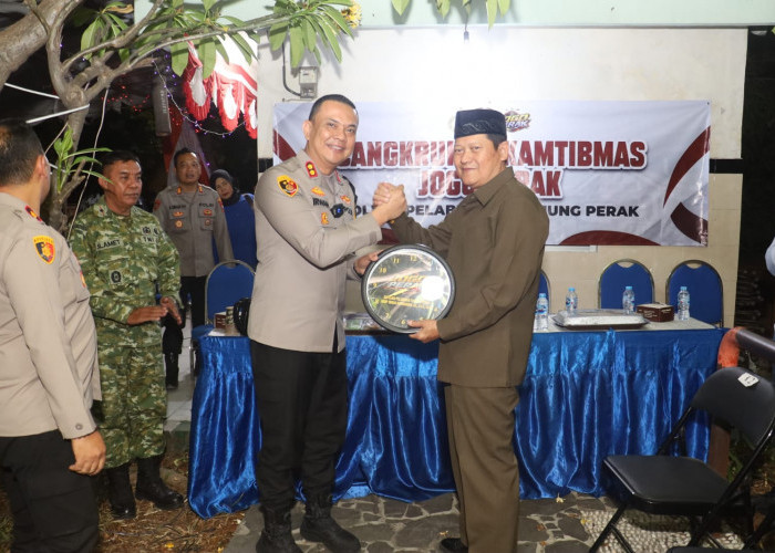 Kapolres Tanjung Perak AKBP Irwan Serap Keluhan Warga Lewat Cangkrukan Kamtibmas Jogo Perak