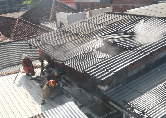 Rumah di Surabaya Terbakar, 2 Terluka