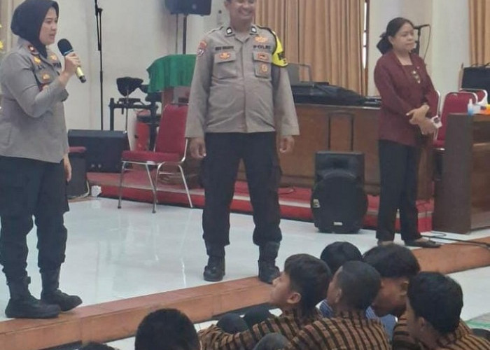 Kapolsek Wiyung Hadiri MPLS SMP Kristen YBPK 4,  Beri Edukasi Pencegahan Kenakalan Remaja