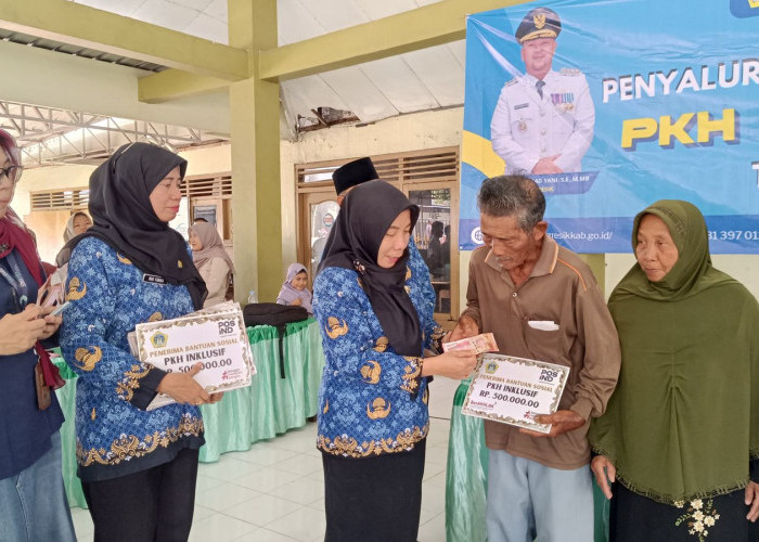 Pemkab Gresik Beri Santunan Kehormatan untuk Marbot hingga Penjaga Makam