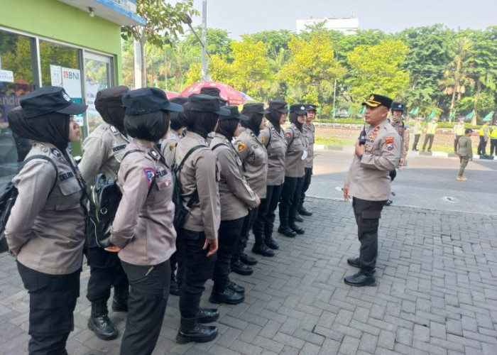 Ratusan Personel Polrestabes Surabaya Amankan Peringatan Hari Ibu Nasional Ke-95 di Jatim Expo