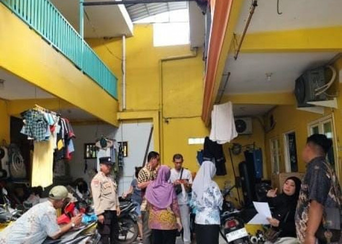 Tertibkan Adminiduk, Polsek Wiyung Dampingi Kelurahan Balas Klumprik Sisir Rumah Kos