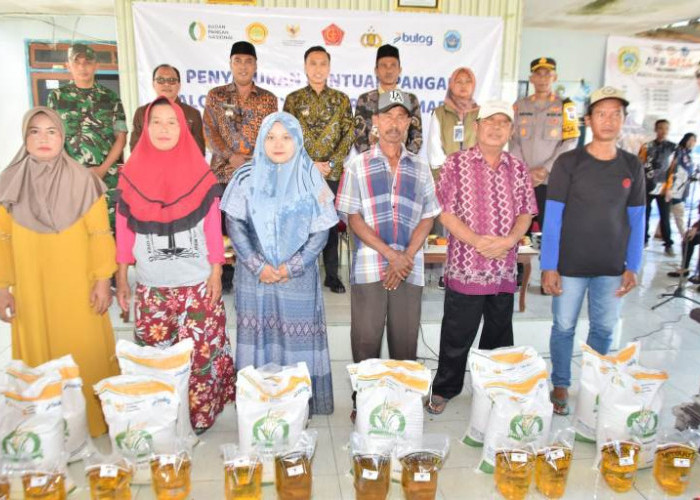Bupati dan Wabup Lamongan Salurkan Bantuan Pangan CPP 