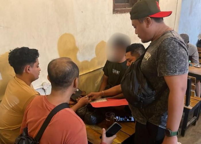 Polisi Gresik Amankan Pengedar Bahan Peledak 2 Kilogram di Warkop Menganti