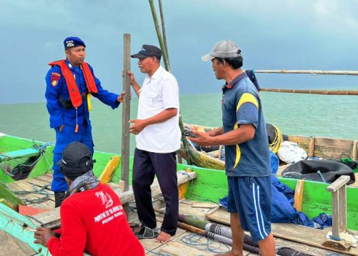 Satpolairud Polres Gresik Bongkar Dua Rumpon di Perairan Utara Cegah Konflik Nelayan