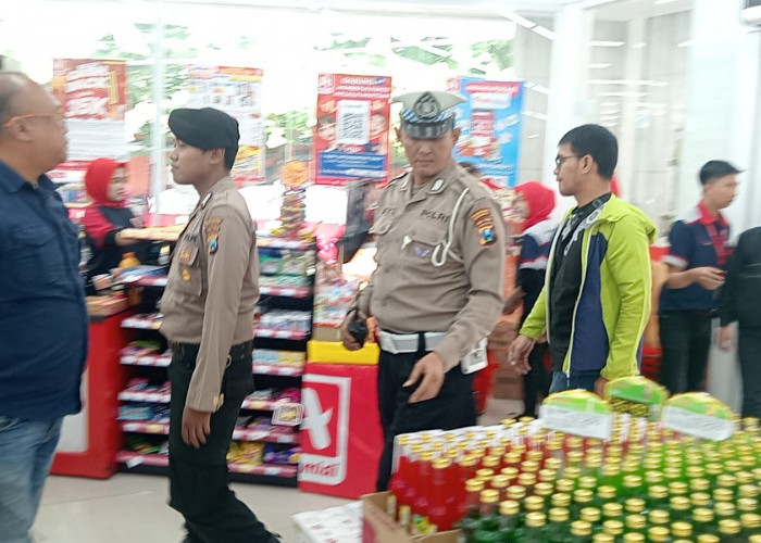 Cegah Kriminalitas, Polsek Sawahan Intensifkan Patroli Dialogis di Minimarket