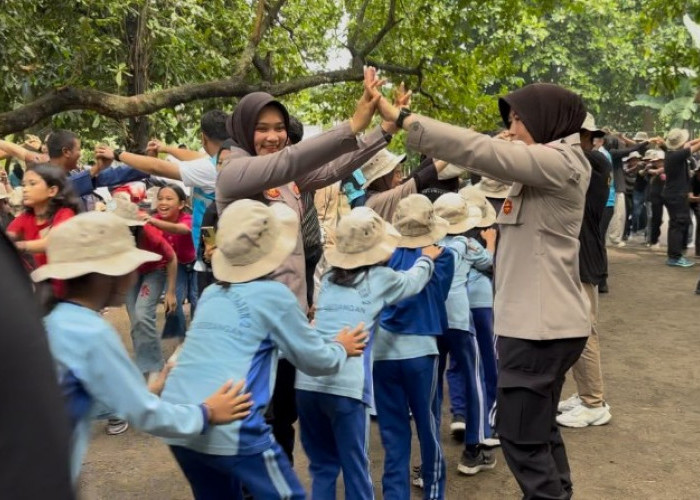 Polwan Sidoarjo Edukasi Bijak Penggunaan Gadget di Kampung Lali Gadget