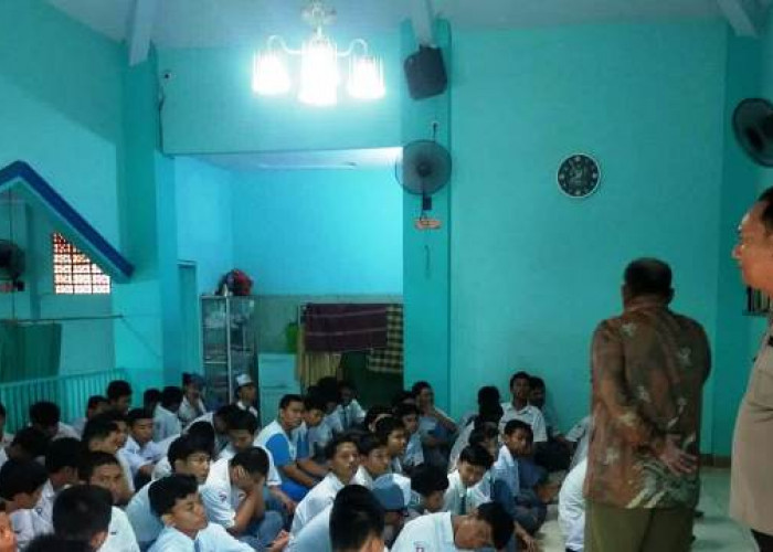 Polsek Sawahan Imbau Siswa SMK Antartika Surabaya Jauhi Aksi Unras Anarkis dan Tak Korbankan Masa Depan