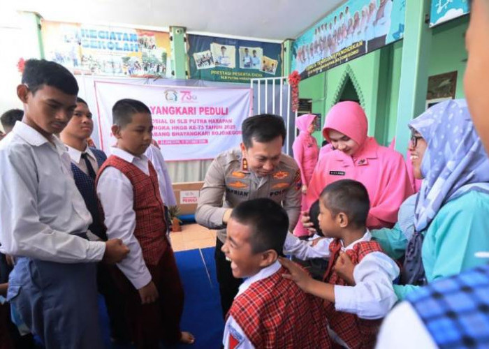 Sambut HKGB Ke-73, Bhayangkari Bojonegoro Gelar Bakti Sosial di SLB Putra Harapan