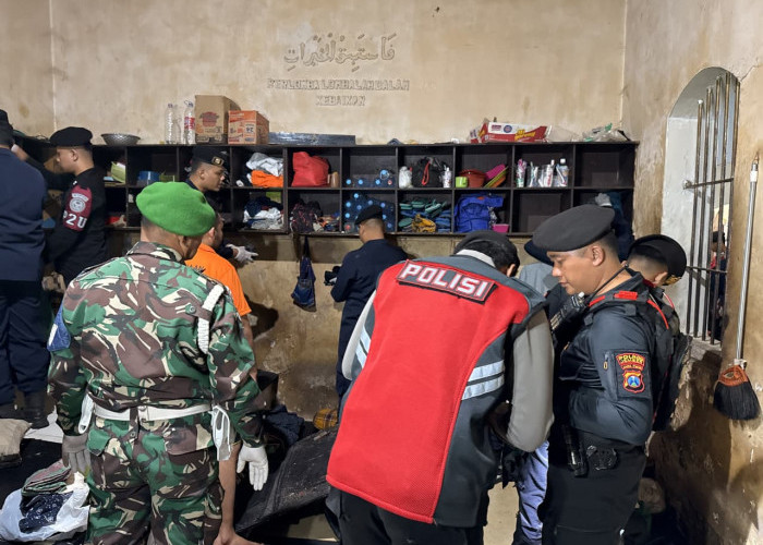 Lapas Jember Digerebek Tim Gabungan TNI-Polri, Puluhan Barang Terlarang Ditemukan