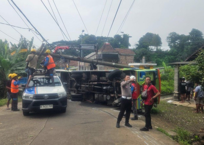 Odong-Odong Terguling di Mojokerto, Satu Penumpang Meninggal Dunia