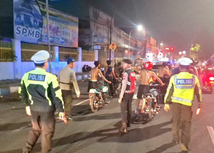 Sikat Balap Liar dan Miras, Polres Pasuruan Kota Amankan 14 Motor dalam Patroli Pleton Siaga