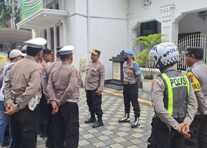 Polsek Sawahan Gelar Apel Pengamanan Aksi Unjuk Rasa di PN Surabaya