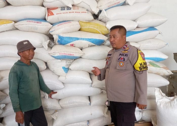 Tinjau Gudang, Polisi RW Tempurejo Pastikan Stabilitas Harga dan Kesejahteraan Petani Jagung