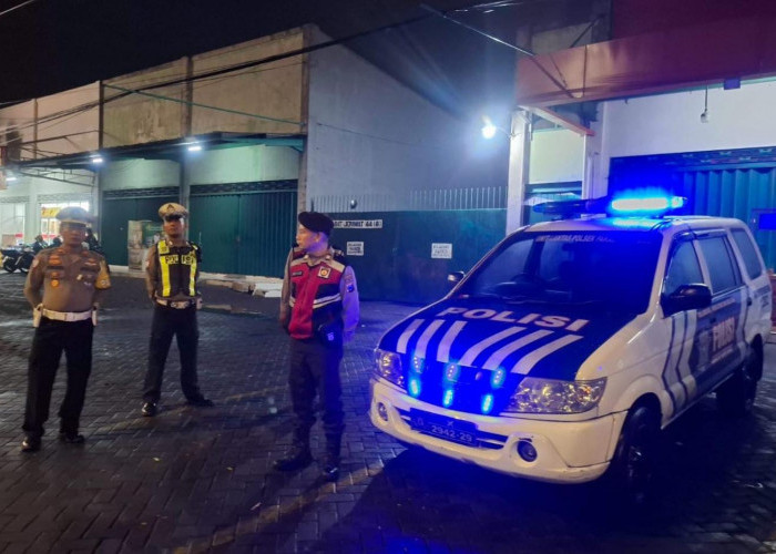 Jelang Hari Bhayangkara Ke-79, Polsek Pakal Gencarkan Patroli Malam untuk Cegah Kejahatan