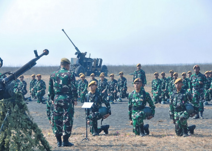 154 Prajurit Arhanud TNI AD Jalani Tradisi Pembaretan di Lumajang, Dandim 0821 Turut Hadir