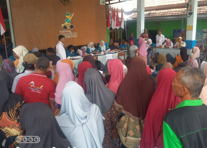 Ribuan Buruh Tembakau di Madiun Tersenyum, Terima BLT DBHCHT Total Rp1,75 Juta Per Orang