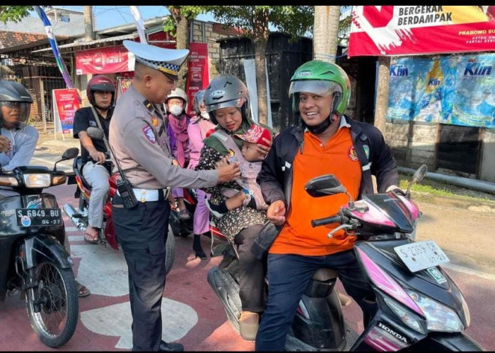 Satlantas Polres Bojonegoro Sapa Pemudik, Ingatkan Utamakan Keselamatan di Jalan