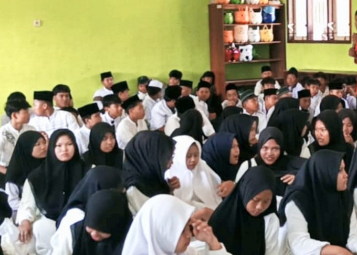 Sentuhan Kemanusiaan KSR PMI Jember Ajak Ratusan Siswa SMP Kenali Pentingnya Jaga Kebersihan Diri