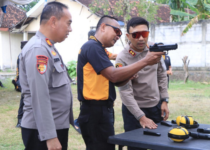 Tingkatkan Profesionalisme, Personel Polres Ngawi Latihan Menembak di Kedunggalar