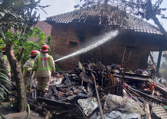 Masak Ditinggal Keluar, Dua Rumah di Malang Terbakar