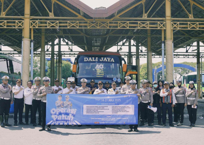 Polres Gresik Gelar Rampcheck di Terminal Bunder, 2 Bus Ditilang