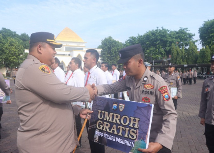 Kapolres Pasuruan Berikan Penghargaan dan Hadiah Umrah kepada Anggota Berprestasi