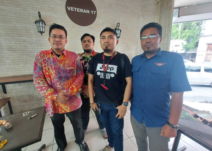 Personel Ogie and Friends Datangi Polrestabes Surabaya, Hendak Diambil Sample Darah