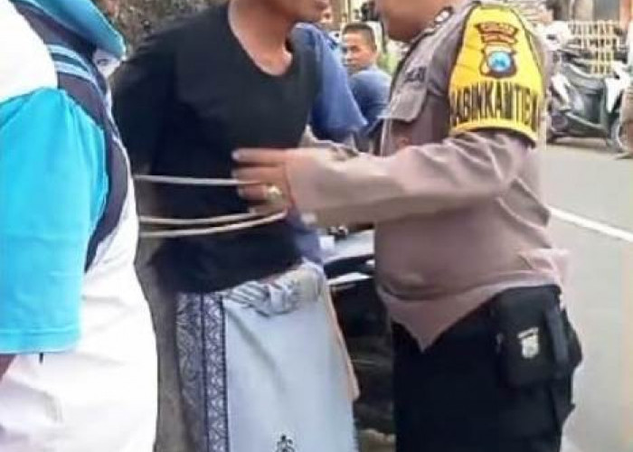 Sempat Jadi Tontonan, Polsek Sukolilo Gercep Selamatkan Maling yang Diikat Massa di Pohon